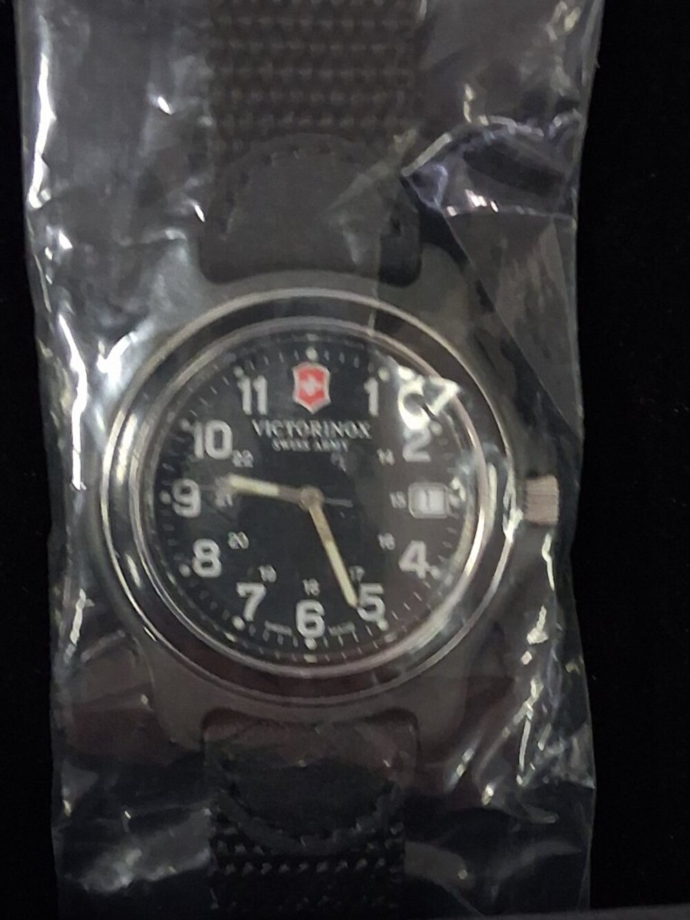 Victorinox Men’s Original Swiss Quartz Watch – Model 249090 – 39mm – Gently Used